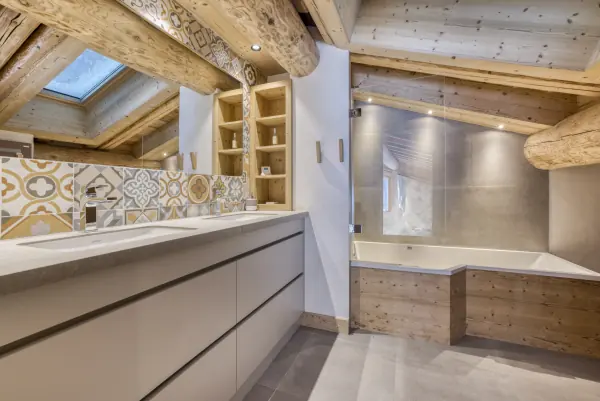 Ensuite bedroom floor 3
